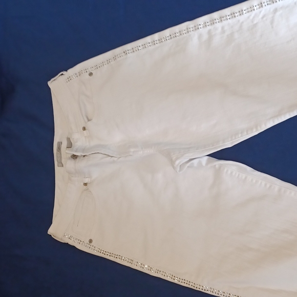 Chico's Platinum White Denim Capris Jeans - Picture 7 of 10